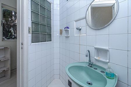 Casa à venda com 330m², 4 quartos e 4 vagasbanheiro no salão de festas_3