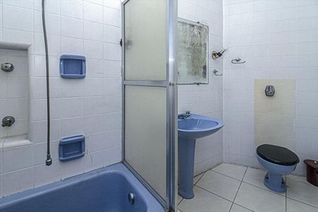 Casa à venda com 330m², 4 quartos e 4 vagasbanheiro na suíte 2_1