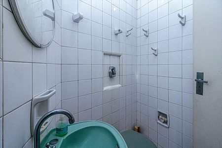 Casa à venda com 330m², 4 quartos e 4 vagasbanheiro no salão de festas_2