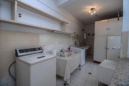 Casa à venda com 330m², 4 quartos e 4 vagasárea de serviço coberta_1