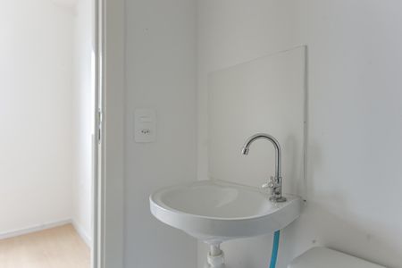 Banheiro de kitnet/studio para alugar com 1 quarto, 20m² em Vila Dom Pedro I, São Paulo