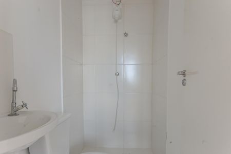 Banheiro de kitnet/studio para alugar com 1 quarto, 20m² em Vila Dom Pedro I, São Paulo