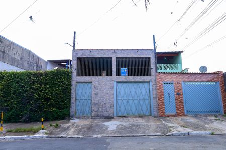 Casa para alugar com 175m², 2 quartos e 2 vagas Casa para alugar com 175m², 2 quartos e 2 vagasFachada do imóvel - Placa instalada no portão do imóvel - Código da placa: YZUS-1621