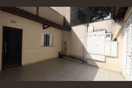 Casa de condomínio para alugar com 51m², 2 quartos e 1 vaga Casa de condomínio para alugar com 51m², 2 quartos e 1 vagaQuintal / Garagem