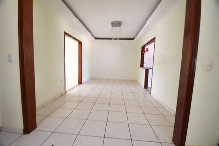 Casa para alugar com 280m², 4 quartos e 3 vagasSala