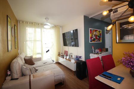 Sala de apartamento à venda com 2 quartos, 55m² em Gardênia Azul, Rio de Janeiro