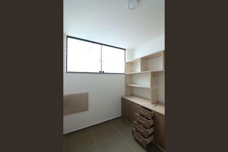 Casa à venda com 247m², 4 quartos e 4 vagasEscritório 