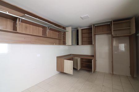 Casa à venda com 247m², 4 quartos e 4 vagasCozinha 