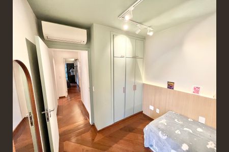 Apartamento à venda com 213m², 4 quartos e 3 vagas Apartamento à venda com 213m², 4 quartos e 3 vagasQuarto 1