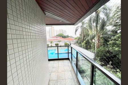 Apartamento à venda com 213m², 4 quartos e 3 vagas Apartamento à venda com 213m², 4 quartos e 3 vagasVaranda da Suíte 2