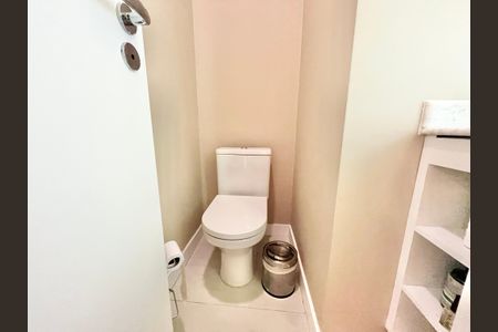 Apartamento à venda com 213m², 4 quartos e 3 vagas Apartamento à venda com 213m², 4 quartos e 3 vagasLavabo