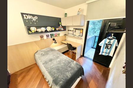 Apartamento à venda com 213m², 4 quartos e 3 vagas Apartamento à venda com 213m², 4 quartos e 3 vagasSuíte