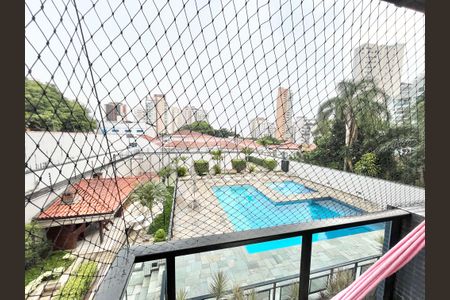 Apartamento à venda com 213m², 4 quartos e 3 vagas Apartamento à venda com 213m², 4 quartos e 3 vagasQuarto 2 Varanda