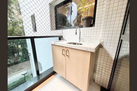 Apartamento à venda com 213m², 4 quartos e 3 vagas Apartamento à venda com 213m², 4 quartos e 3 vagasVaranda da Cozinha