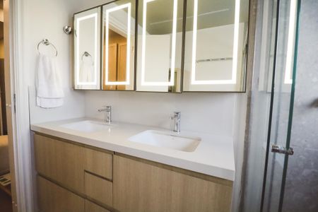Apartamento à venda com 213m², 4 quartos e 3 vagasBanheiro da Suíte 2