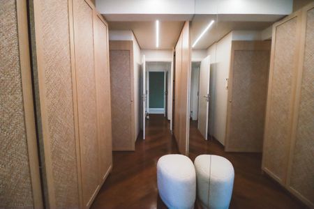 Apartamento à venda com 213m², 4 quartos e 3 vagasCloset da suíte 2