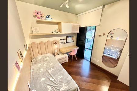 Apartamento à venda com 213m², 4 quartos e 3 vagas Apartamento à venda com 213m², 4 quartos e 3 vagasQuarto 1