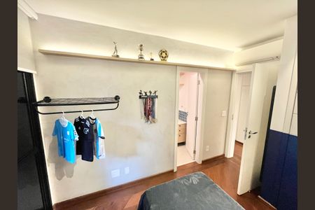 Apartamento à venda com 213m², 4 quartos e 3 vagas Apartamento à venda com 213m², 4 quartos e 3 vagasSuíte