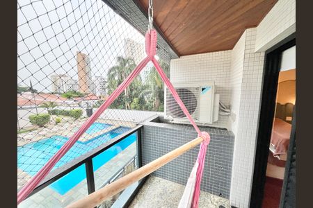 Apartamento à venda com 213m², 4 quartos e 3 vagas Apartamento à venda com 213m², 4 quartos e 3 vagasQuarto 2 Varanda