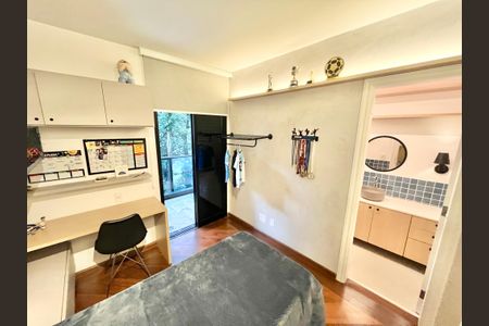 Apartamento à venda com 213m², 4 quartos e 3 vagas Apartamento à venda com 213m², 4 quartos e 3 vagasSuíte