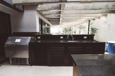 Apartamento à venda com 213m², 4 quartos e 3 vagasÁrea comum - Churrasqueira 2