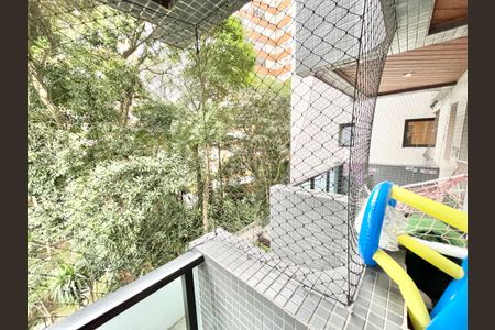 Apartamento à venda com 213m², 4 quartos e 3 vagas Apartamento à venda com 213m², 4 quartos e 3 vagasVaranda da Suíte 2