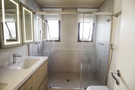 Apartamento à venda com 213m², 4 quartos e 3 vagasBanheiro da Suíte 2