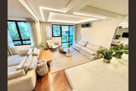 Apartamento à venda com 213m², 4 quartos e 3 vagas Apartamento à venda com 213m², 4 quartos e 3 vagasSala