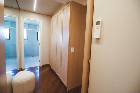 Apartamento à venda com 213m², 4 quartos e 3 vagasCloset da suíte 2