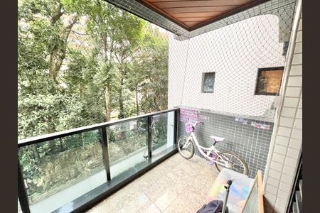 Apartamento à venda com 213m², 4 quartos e 3 vagas Apartamento à venda com 213m², 4 quartos e 3 vagasVaranda da Suíte