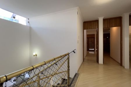Casa para alugar com 400m², 5 quartos e 4 vagasCorredor dos Dormitórios