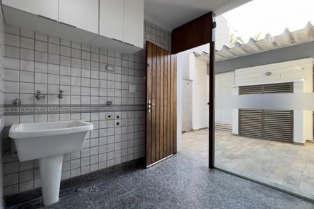 Casa para alugar com 400m², 5 quartos e 4 vagasCozinha e Área de Serviço