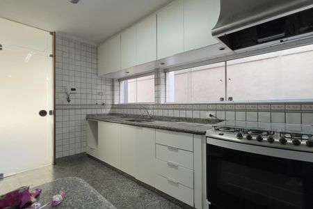 Casa para alugar com 400m², 5 quartos e 4 vagasCozinha e Área de Serviço