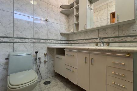 Casa para alugar com 400m², 5 quartos e 4 vagasBanheiro da Suíte