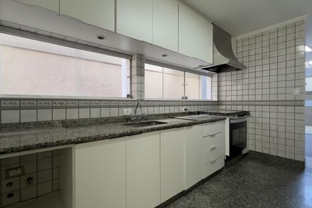 Casa para alugar com 400m², 5 quartos e 4 vagasCozinha e Área de Serviço