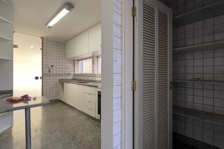 Casa para alugar com 400m², 5 quartos e 4 vagasCozinha e Área de Serviço