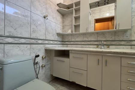 Casa para alugar com 400m², 5 quartos e 4 vagasBanheiro da Suíte