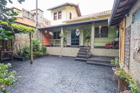 Casa à venda com 291m², 5 quartos e 6 vagasvaranda / quintal