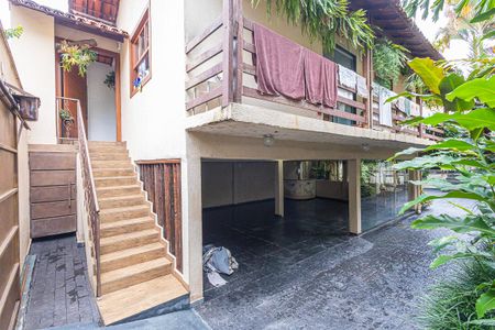 Casa à venda com 291m², 5 quartos e 6 vagasCasa 01