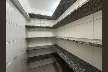 Apartamento à venda com 285m², 3 quartos e 4 vagasDespensa