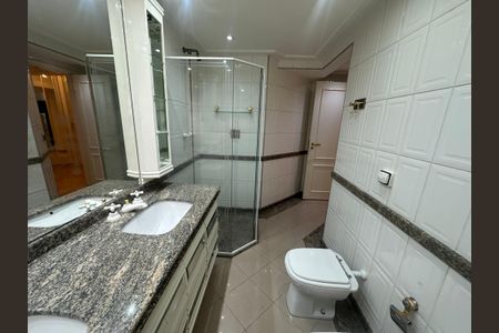 Apartamento à venda com 285m², 3 quartos e 4 vagasBanheiro da Suíte 2