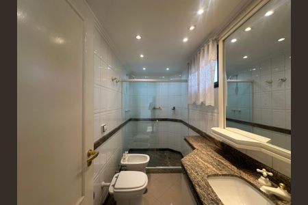 Apartamento à venda com 285m², 3 quartos e 4 vagasBanheiro da Suíte 1