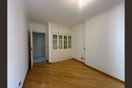 Apartamento à venda com 285m², 3 quartos e 4 vagasQuarto