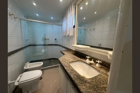 Apartamento à venda com 285m², 3 quartos e 4 vagasBanheiro da Suíte 1