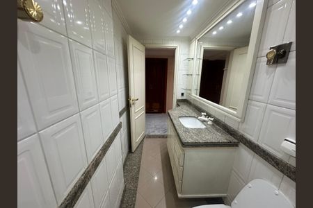 Apartamento à venda com 285m², 3 quartos e 4 vagasBanheiro