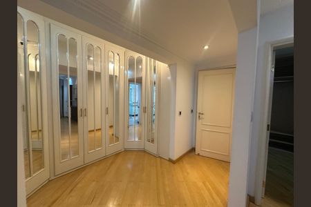 Apartamento à venda com 285m², 3 quartos e 4 vagasSuíte 2