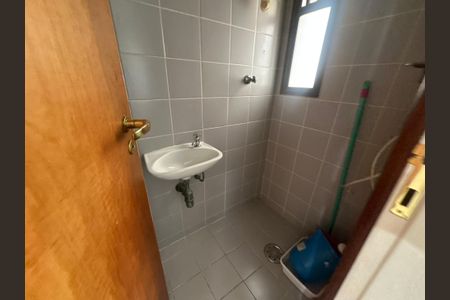 Apartamento à venda com 285m², 3 quartos e 4 vagasBanheiro de serviço