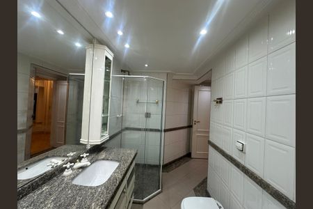 Apartamento à venda com 285m², 3 quartos e 4 vagasBanheiro da Suíte 2