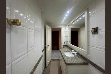 Apartamento à venda com 285m², 3 quartos e 4 vagasBanheiro