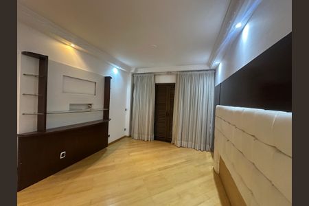 Apartamento à venda com 285m², 3 quartos e 4 vagasSuíte 2